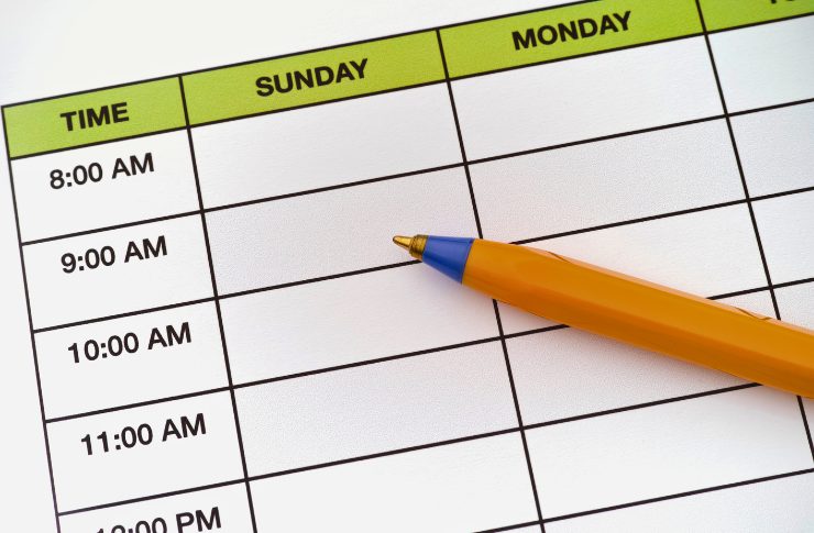 特別養護老人ホームの仕事内容と給料!特養と老健の違いや1日の流れ 1 スケジュール表と鉛筆