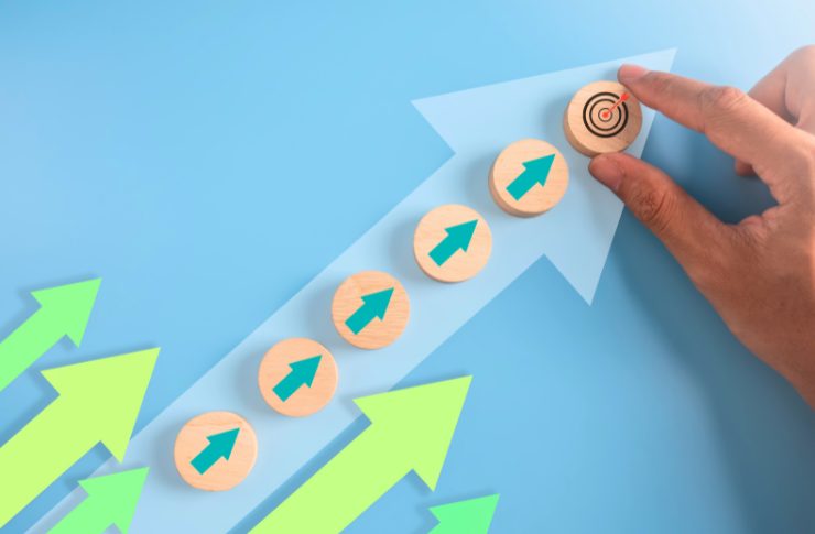 キャリアアップをイメージした矢印の装飾