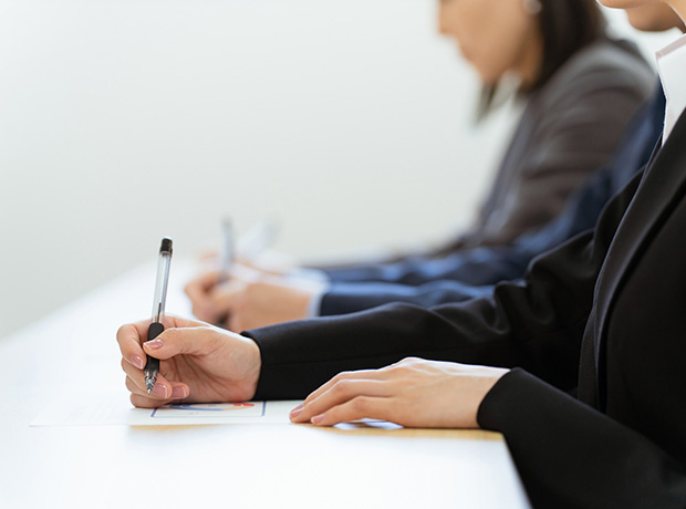 高卒から保育士になる方法は？ 資格取得や勉強法などを解説