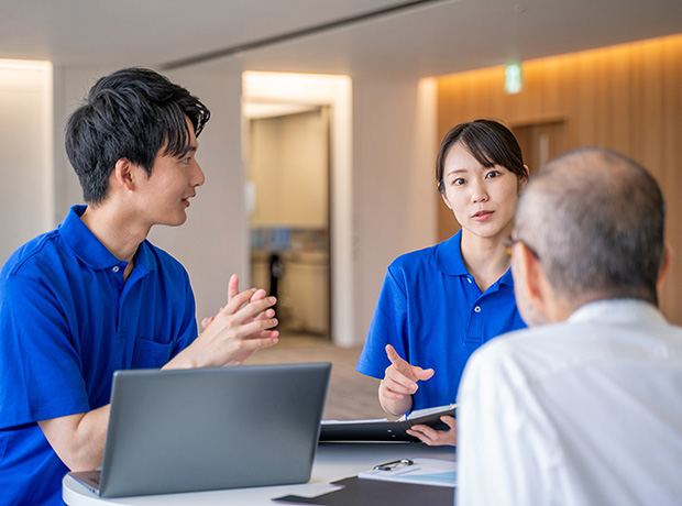 介護士とヘルパーに違いはあるの？ 介護福祉士についても解説