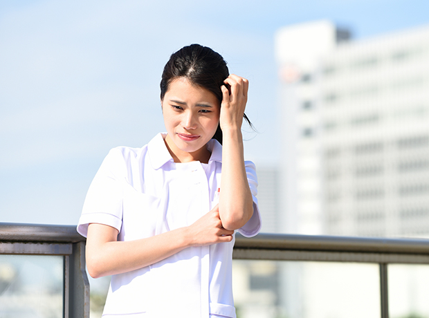 看護助手の仕事はきつい？ 仕事内容やつらい場合の解決策など